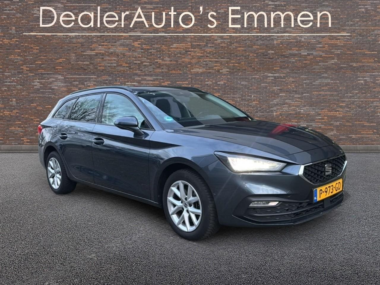 SEAT Leon Sportstourer - 2.0 TDI Style Business Intense 2.0 TDI Style Business Intense - AutoWereld.nl