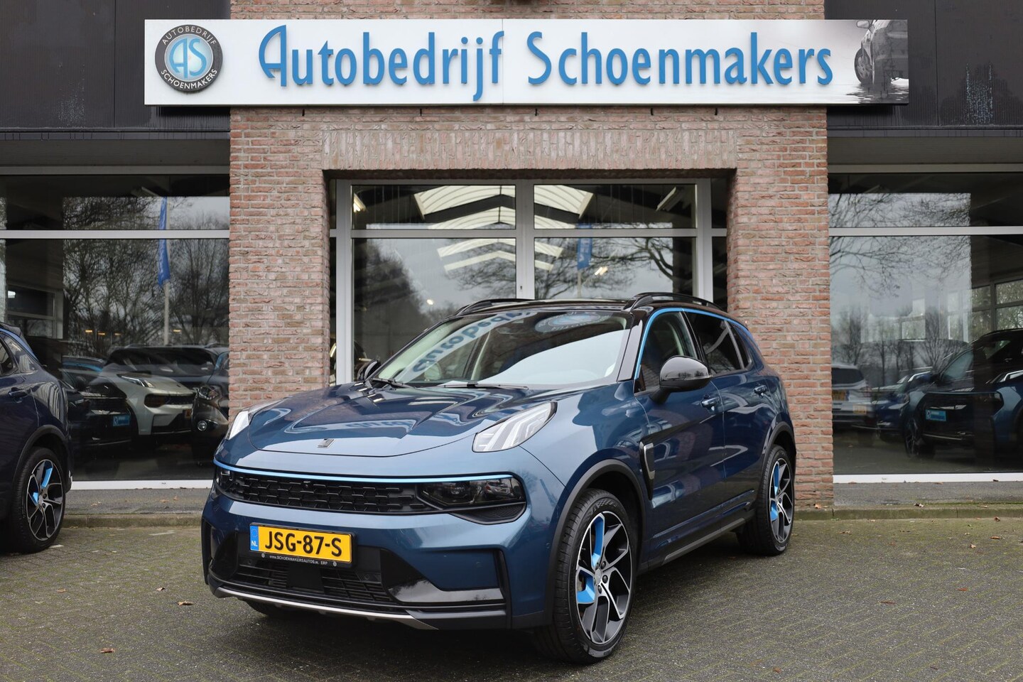 Lynk & Co 01 - 1.5 261PK! 6.6 Kwh LADEN! 360-CAMERA PANO/SCHUIF INFINITY DAB NAVI CARPLAY STOELVERWARMING - AutoWereld.nl