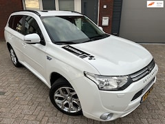 Mitsubishi Outlander - 2.0 PHEV Instyle+ / Pano / Leder / Camera / PDC