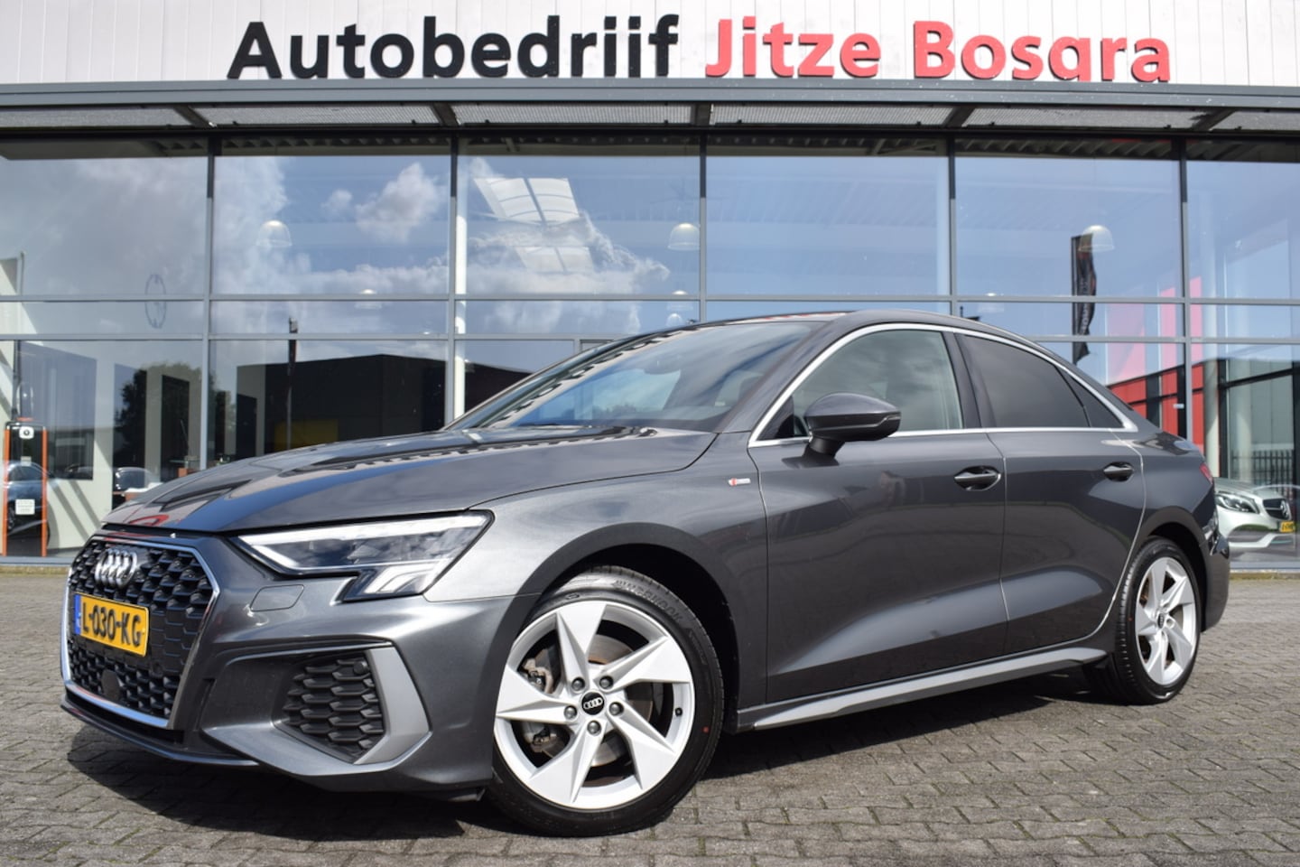 Audi A3 Limousine - 35 TFSi Automaat S-Line LED | Carplay | Zwart Leder | Schaalstoelen | 2x S-Line | B&O | Ke - AutoWereld.nl