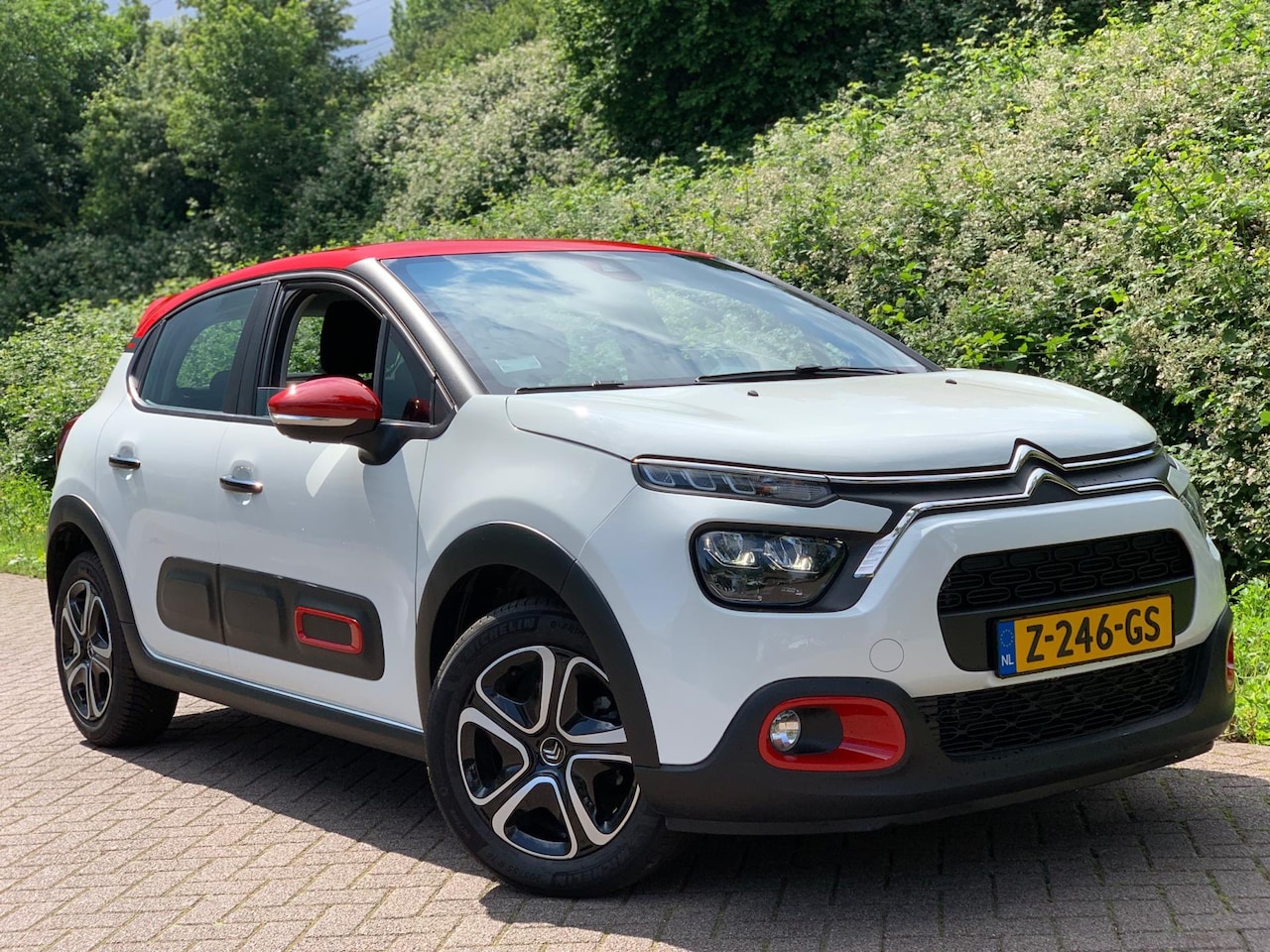 Citroën C3 - 1.2 PureTech ELLE AUTOMAAT/DAKSPOILER/LED/CAMERA! - AutoWereld.nl