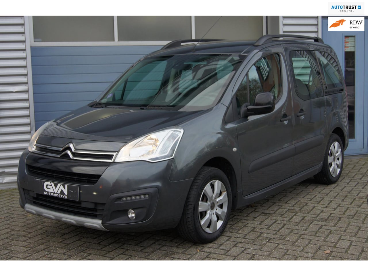 Citroën Berlingo - Multispace 1.2 PureTech 110 | Autom. Airco | Cruise | PDC | 16” | Gris Shark | 3 zitplaats - AutoWereld.nl