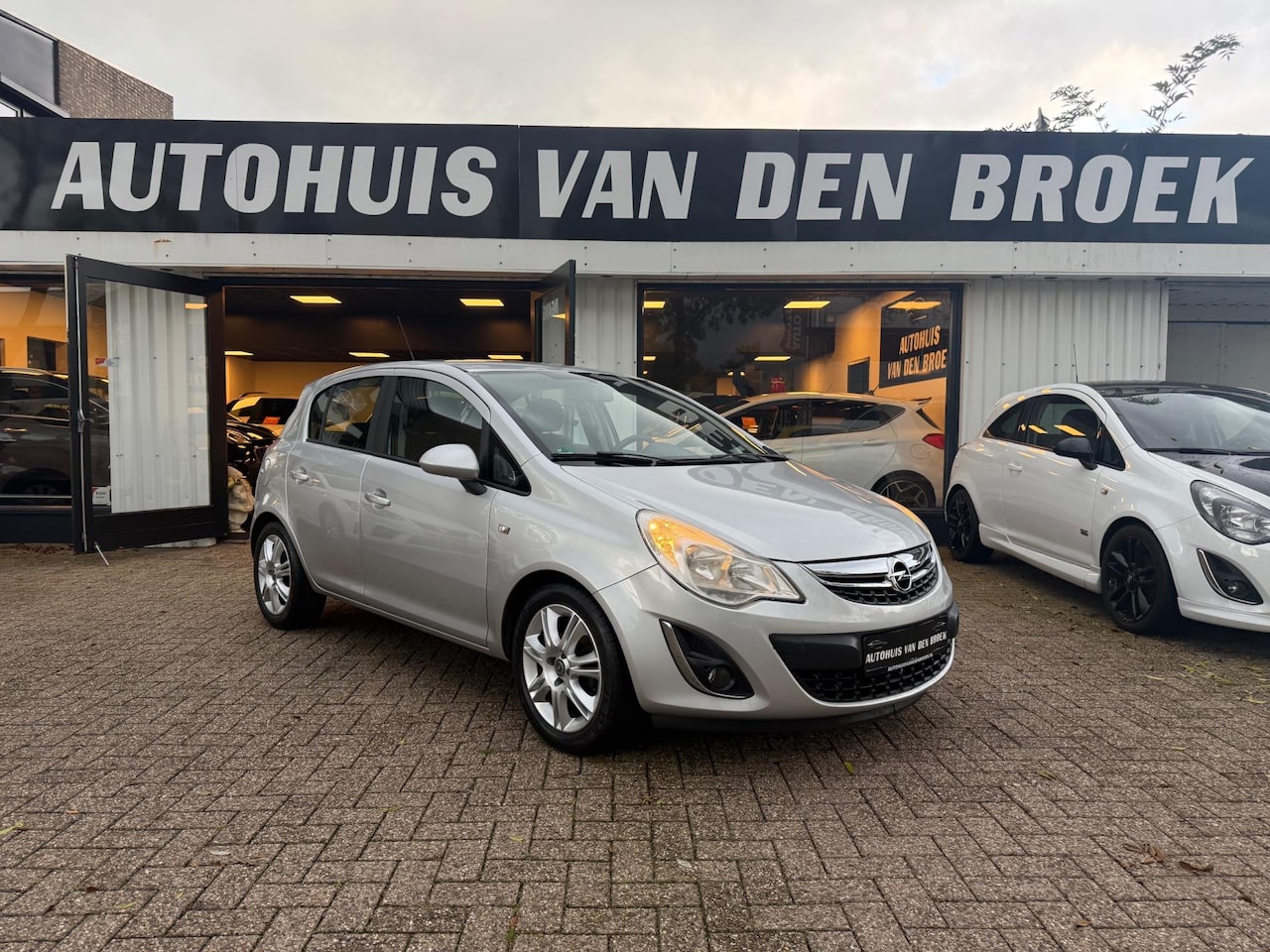 Opel Corsa - 1.2-12V Facelift|5Deurs|Airco|Cruise|Lmv|Elek Pakket|Nw Apk - AutoWereld.nl