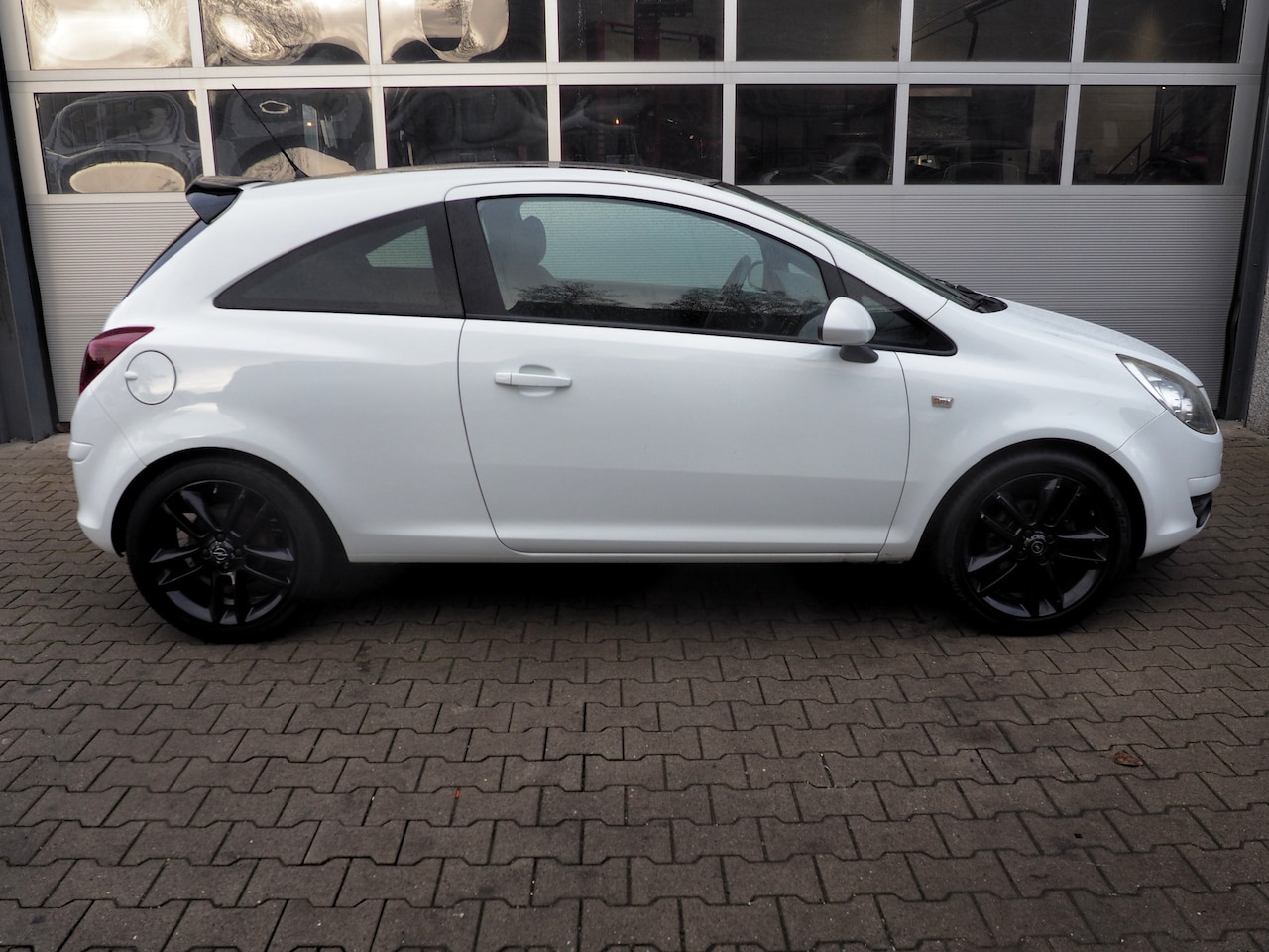 Opel Corsa - 1.4-16V Color Edition AIRCO CRUISE LM VELGEN