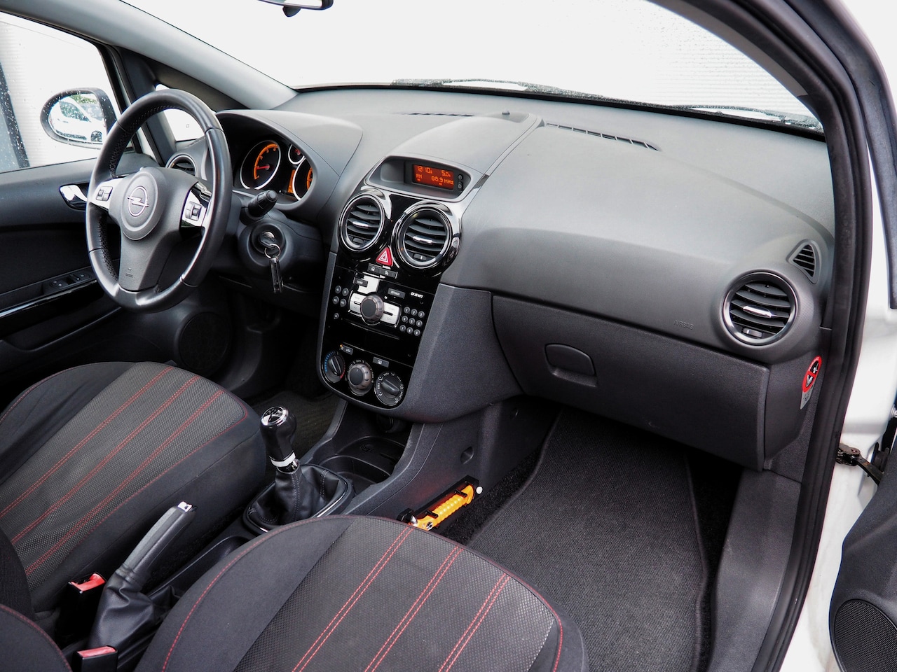 Opel Corsa - 1.4-16V Color Edition AIRCO CRUISE LM VELGEN