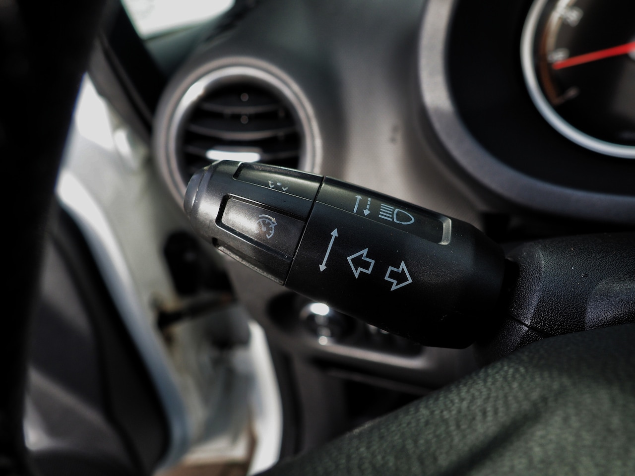 Opel Corsa - 1.4-16V Color Edition AIRCO CRUISE LM VELGEN