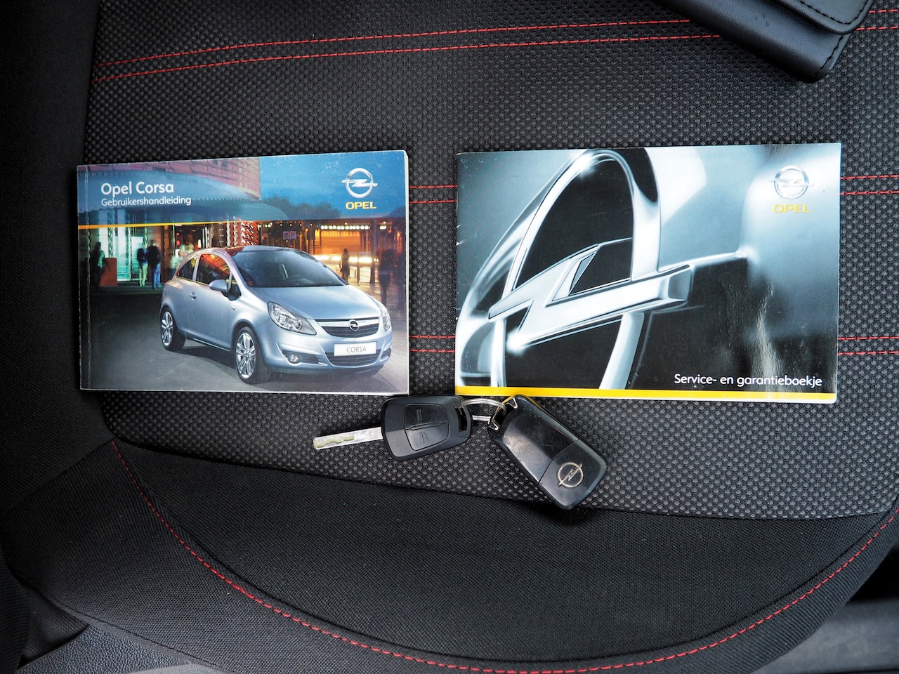 Opel Corsa - 1.4-16V Color Edition AIRCO CRUISE LM VELGEN