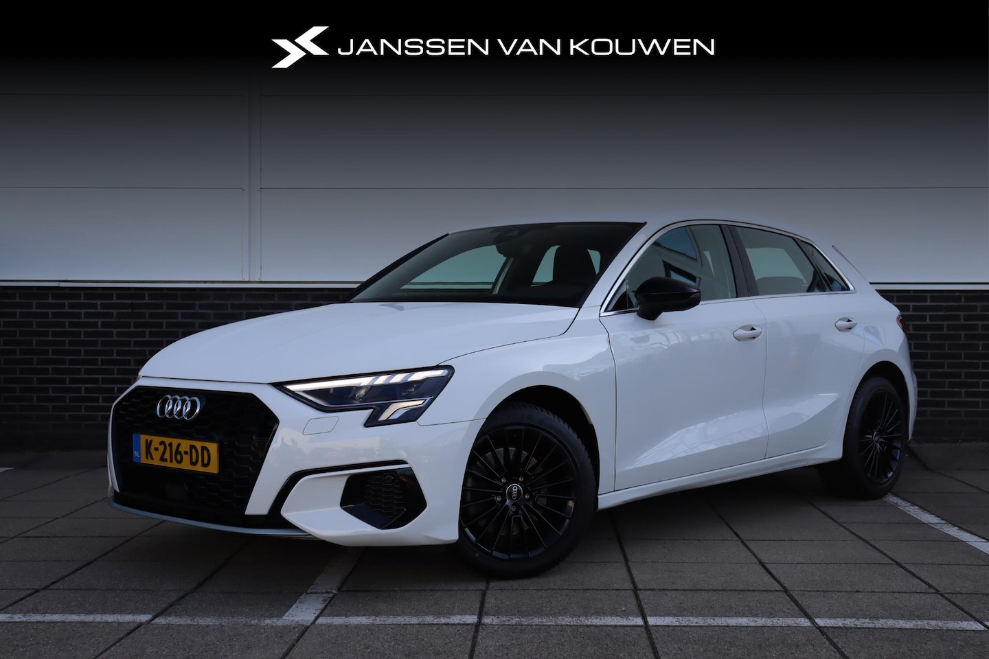 Audi A3 Sportback - 30 TFSI Business edition *LED Koplampen * Navigatie* Clima Allseason * Black Pack * - AutoWereld.nl