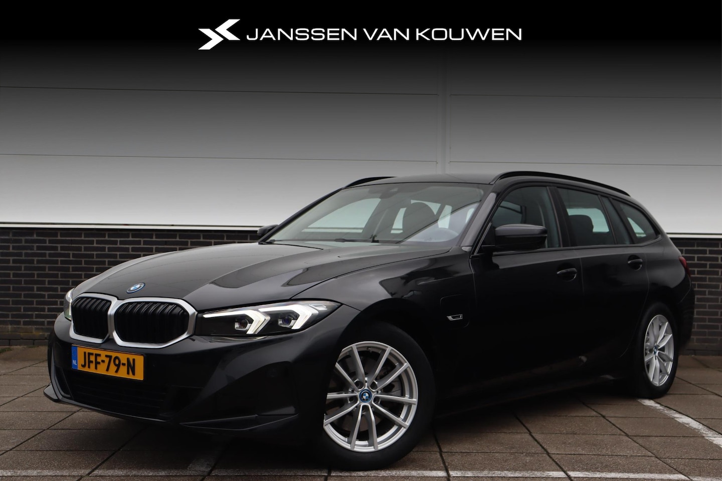 BMW 3-serie Touring - 320e Spotstoelen / PHEV / Widescreen / Leder / SOH 96% - AutoWereld.nl