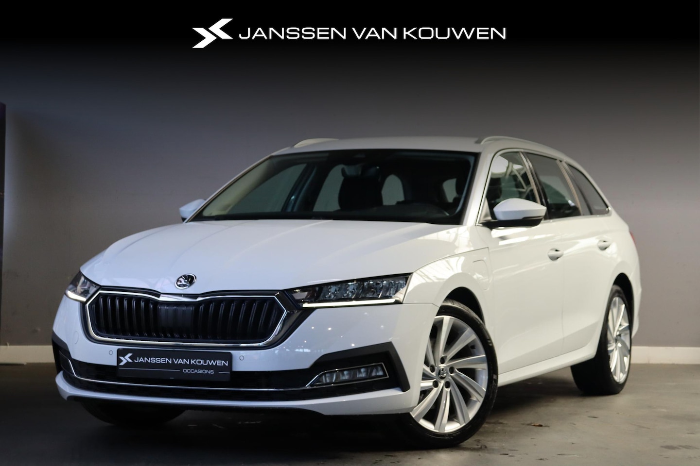 Skoda Octavia Combi - 1.4 TSI iV PHEV Business Edition SOH 94% Apple Carplay Stoelverwarming Head-Up - AutoWereld.nl