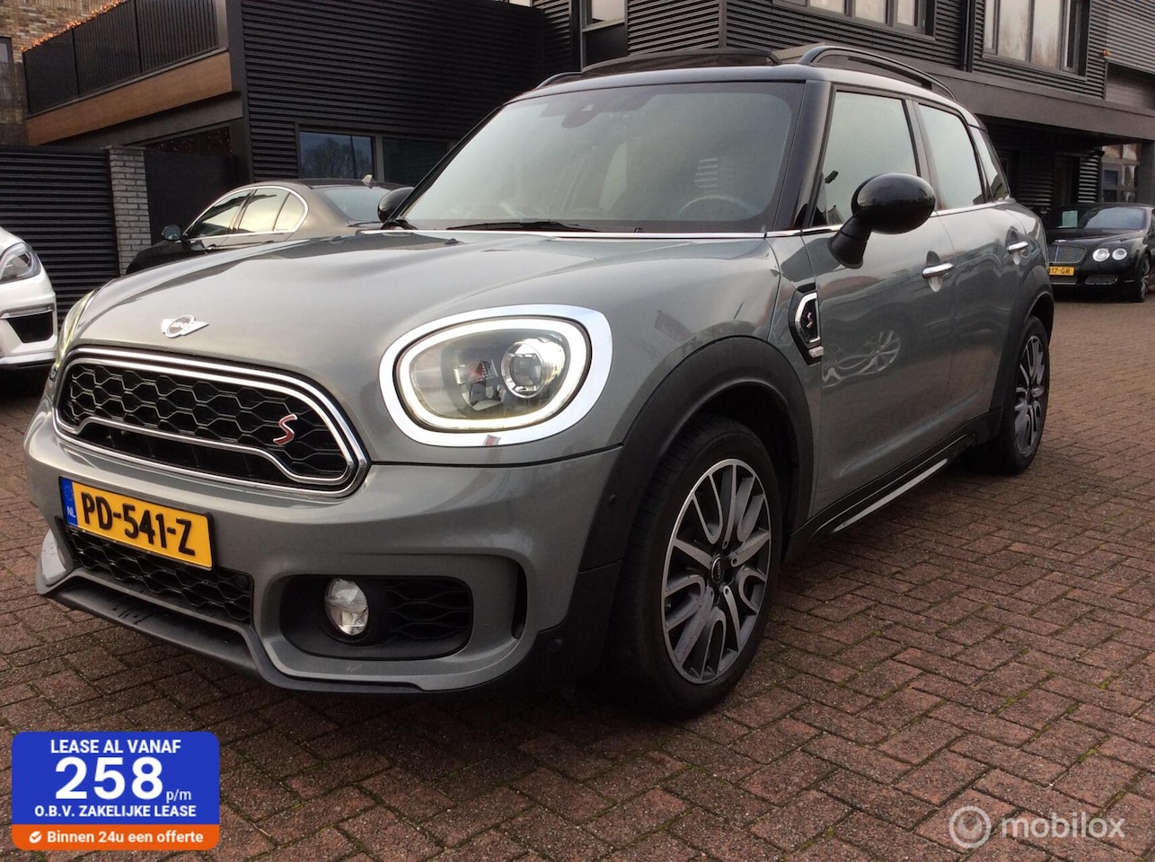 MINI Countryman - 2.0 Cooper S Chili JCW Pakket Panorama Dab Autom - AutoWereld.nl