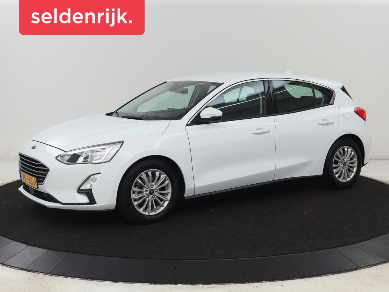 Ford Focus - 1.0 EcoBoost Titanium Business | Apple Carplay | Navigatie | Cruise Control | Keyless entr - AutoWereld.nl