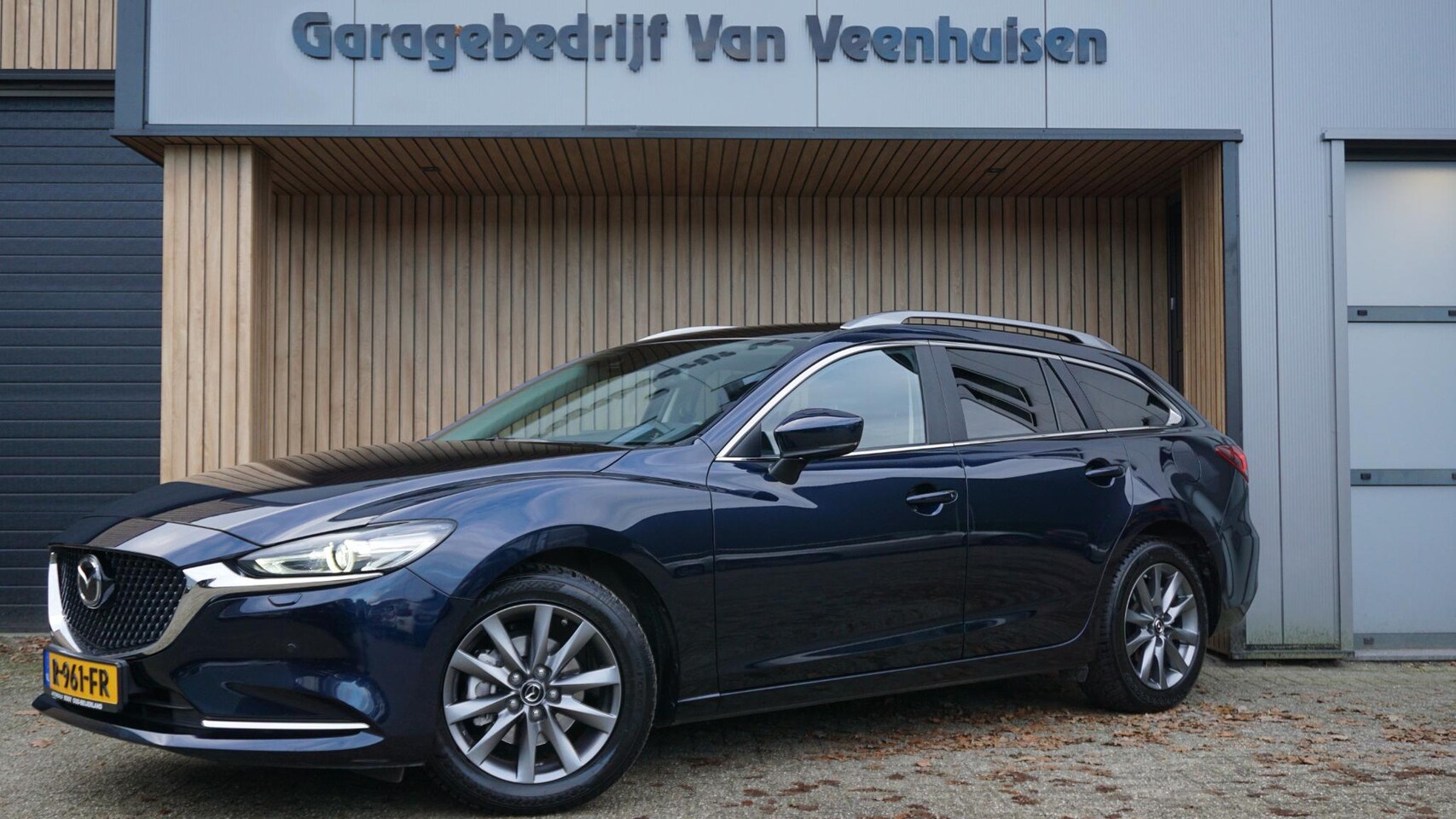 Mazda 6 Sportbreak - 2.0 SkyActiv-G 165pk Automaat HUD 17inch LM Trekhaak Navi Stoel & Stuurverwarming 59804km! - AutoWereld.nl