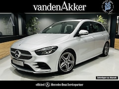 Mercedes-Benz B-klasse - 180 AMG // Trekhaak // Camera // Elek. Achterklep // Carplay // LED Koplampen // Navigatie