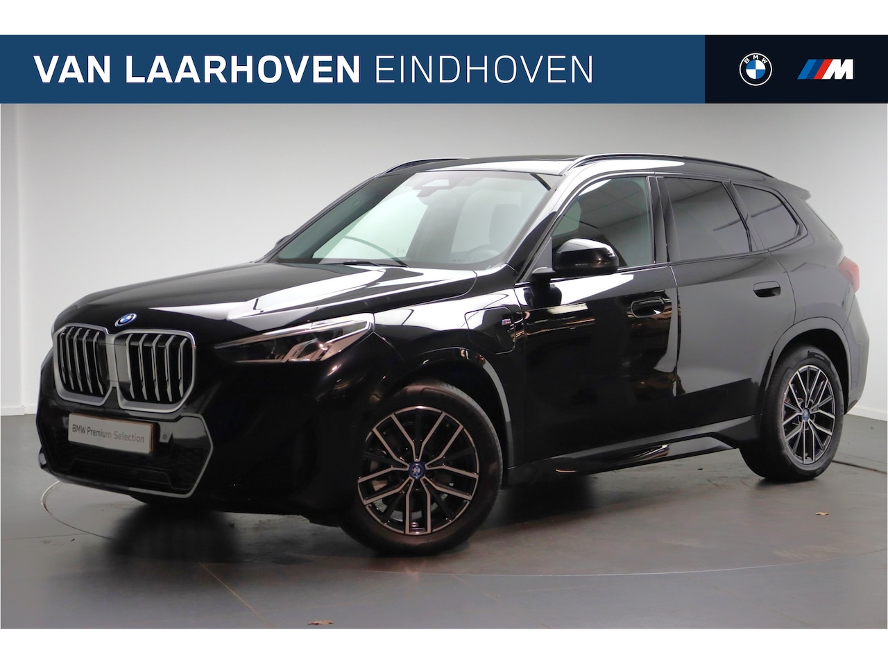 BMW X1 - xDrive25e M Sport Automaat / Panoramadak / Sportstoelen / Achteruitrijcamera / M Adaptief - AutoWereld.nl