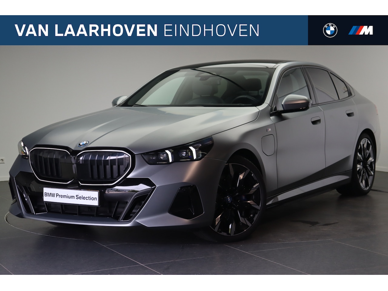 BMW 5-serie - 550e xDrive M Sport Automaat / Panoramadak / Trekhaak / Adaptief onderstel professional / - AutoWereld.nl
