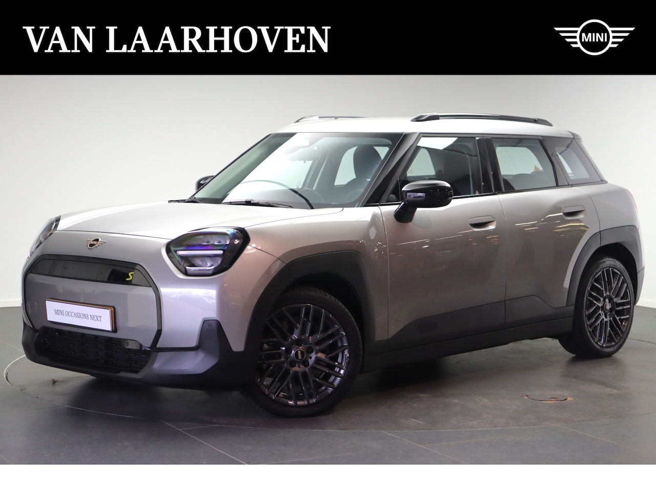 MINI Aceman - SE / Essential / LED / Parking Assistant / 18" Night Flash Spoke Grey - AutoWereld.nl