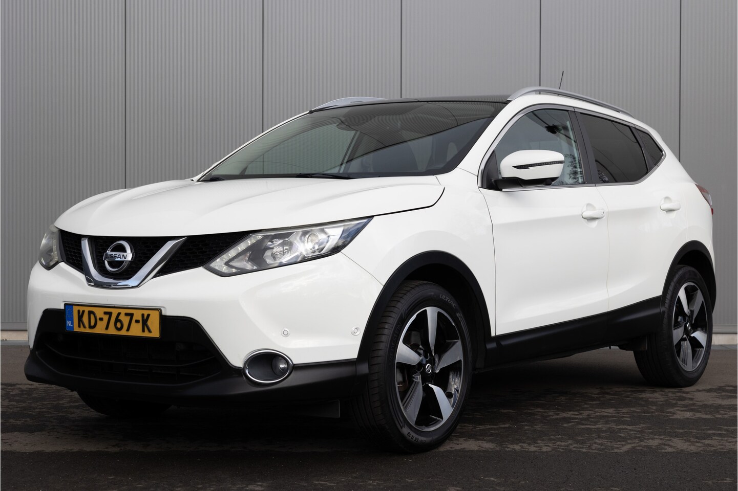 Nissan Qashqai - 1.2 | PANO | 360 CAMERA | LEDER | STOELVERWARMING - AutoWereld.nl