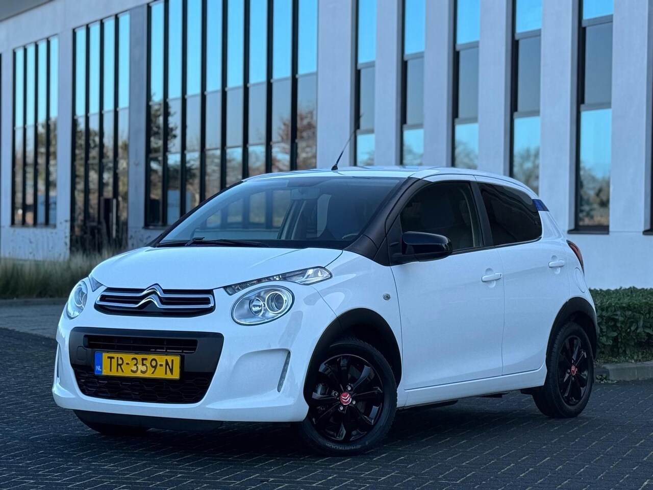 Citroën C1 - 1.0 VTi Urban Ride SPORT, achteruitrijcamera, luxe uitvoering, zwarte lmv, NL auto met nat - AutoWereld.nl