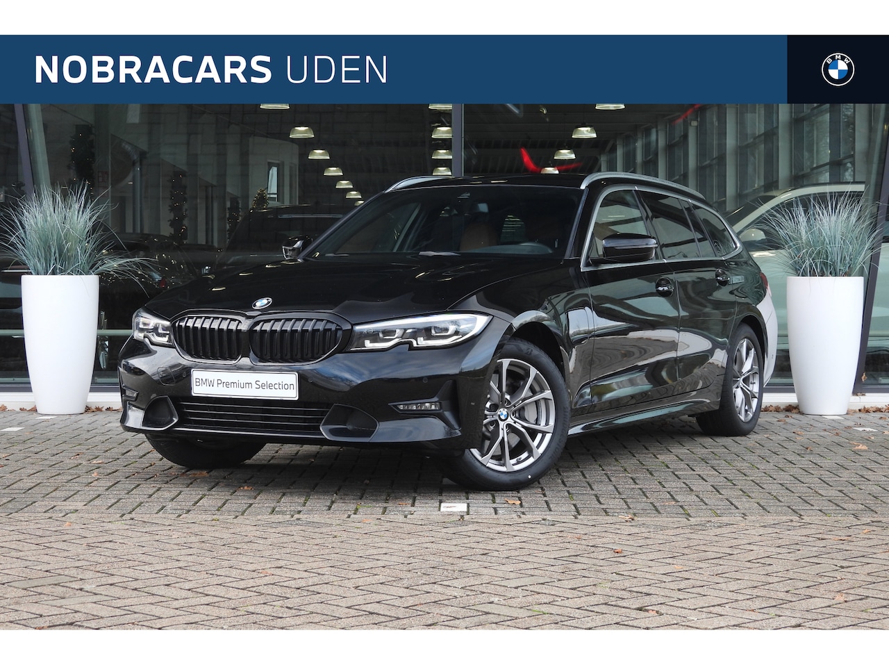 BMW 3-serie Touring - 330e eDrive High Executive Sport Line Automaat / Sportstoelen / Achteruitrijcamera / LED / - AutoWereld.nl