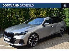 BMW 5-serie Touring - 550e xDrive M Sport Automaat / Panoramadak / Trekhaak / Bowers & Wilkins / Adaptief onders