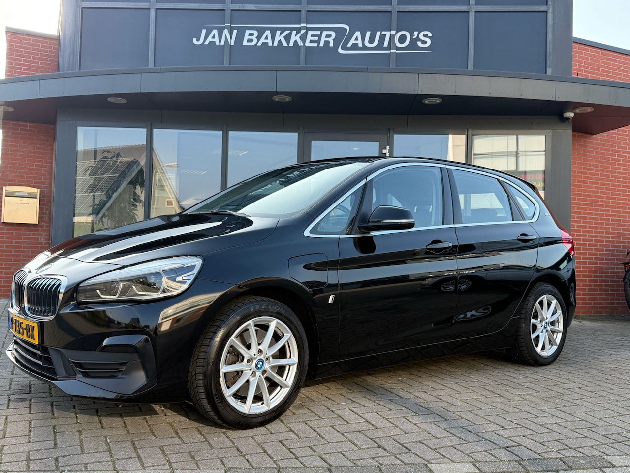 BMW 2-serie Active Tourer - 225xe iPerformance Executive Trekhaak ✅ Clima ✅ Navigatie ✅ - AutoWereld.nl