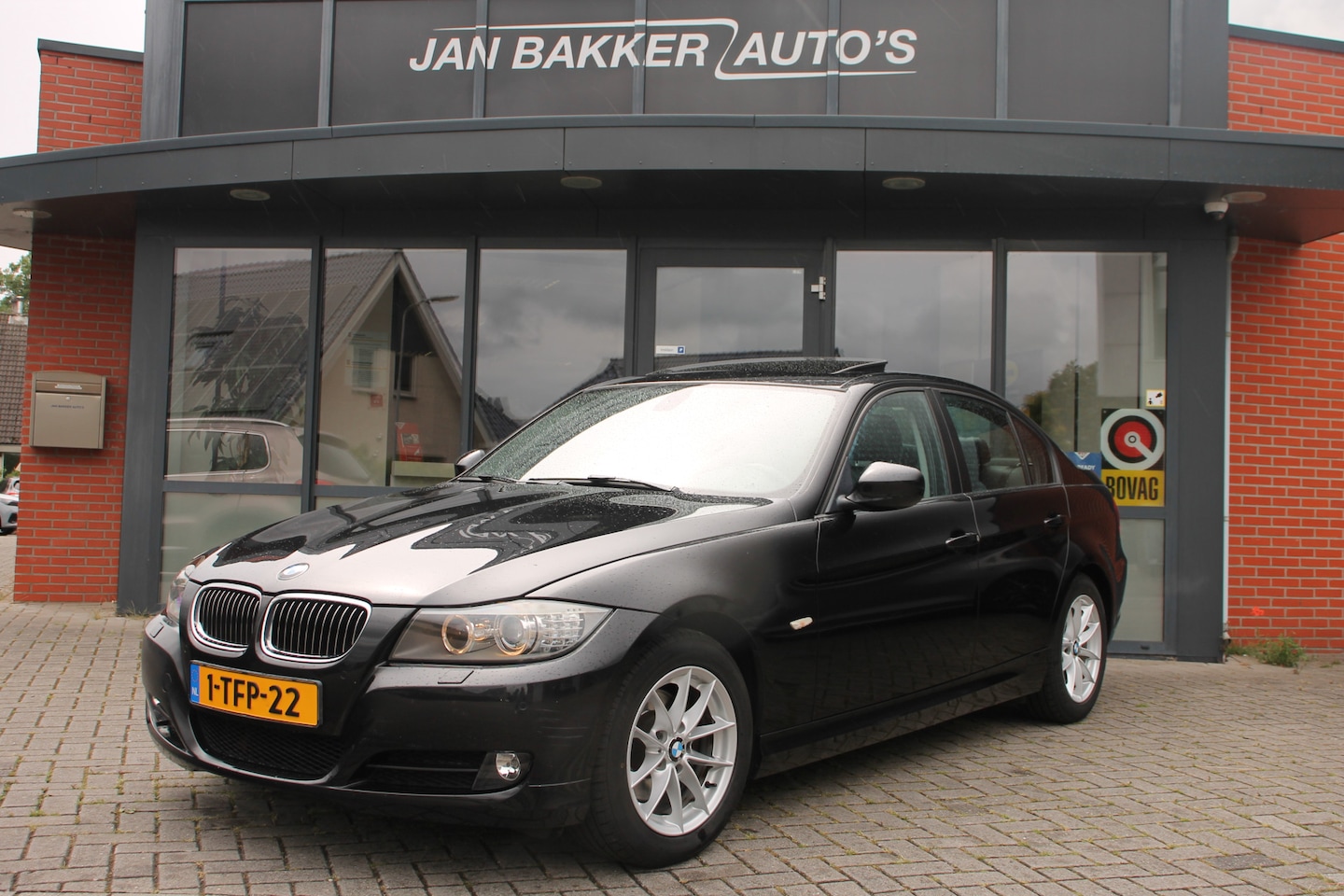 BMW 3-serie - 320i High Executive ✅ Schuifdak ✅ Leer ✅ Xenon ✅ Navigatie - AutoWereld.nl