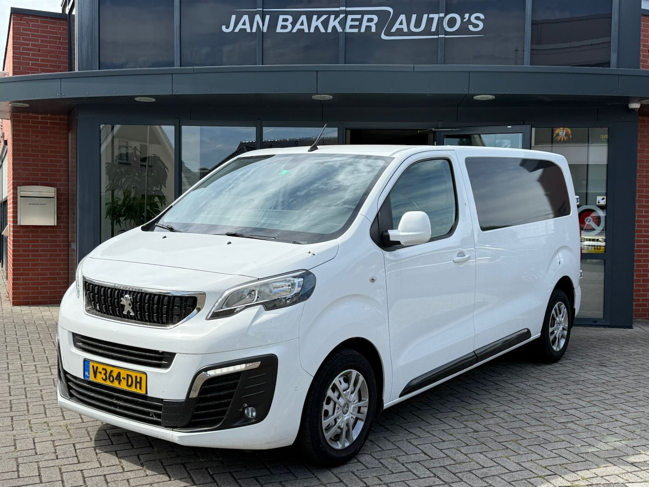 Peugeot Expert - 231S 2.0 BlueHDI 120 Premium Pack ✅ Nieuwe motor ✅ Camera ✅ PDC ✅ Navigatie ✅ motor nieuw, - AutoWereld.nl