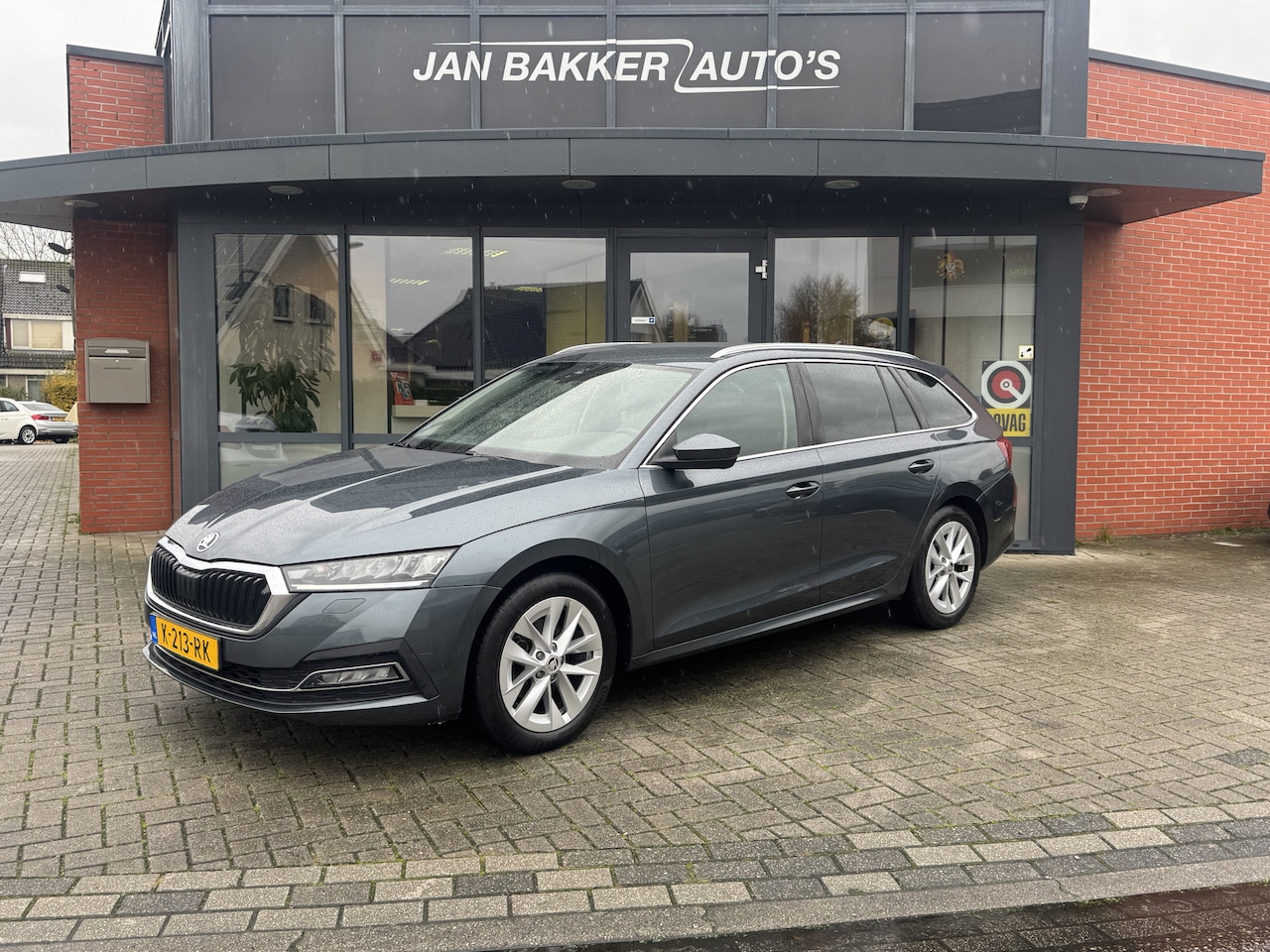 Skoda Octavia Combi - 1.0 TSI Business Edition Plus ✅ CarPlay ✅ Cruise ✅ PDC ✅ Lichtmetaal ✅ - AutoWereld.nl
