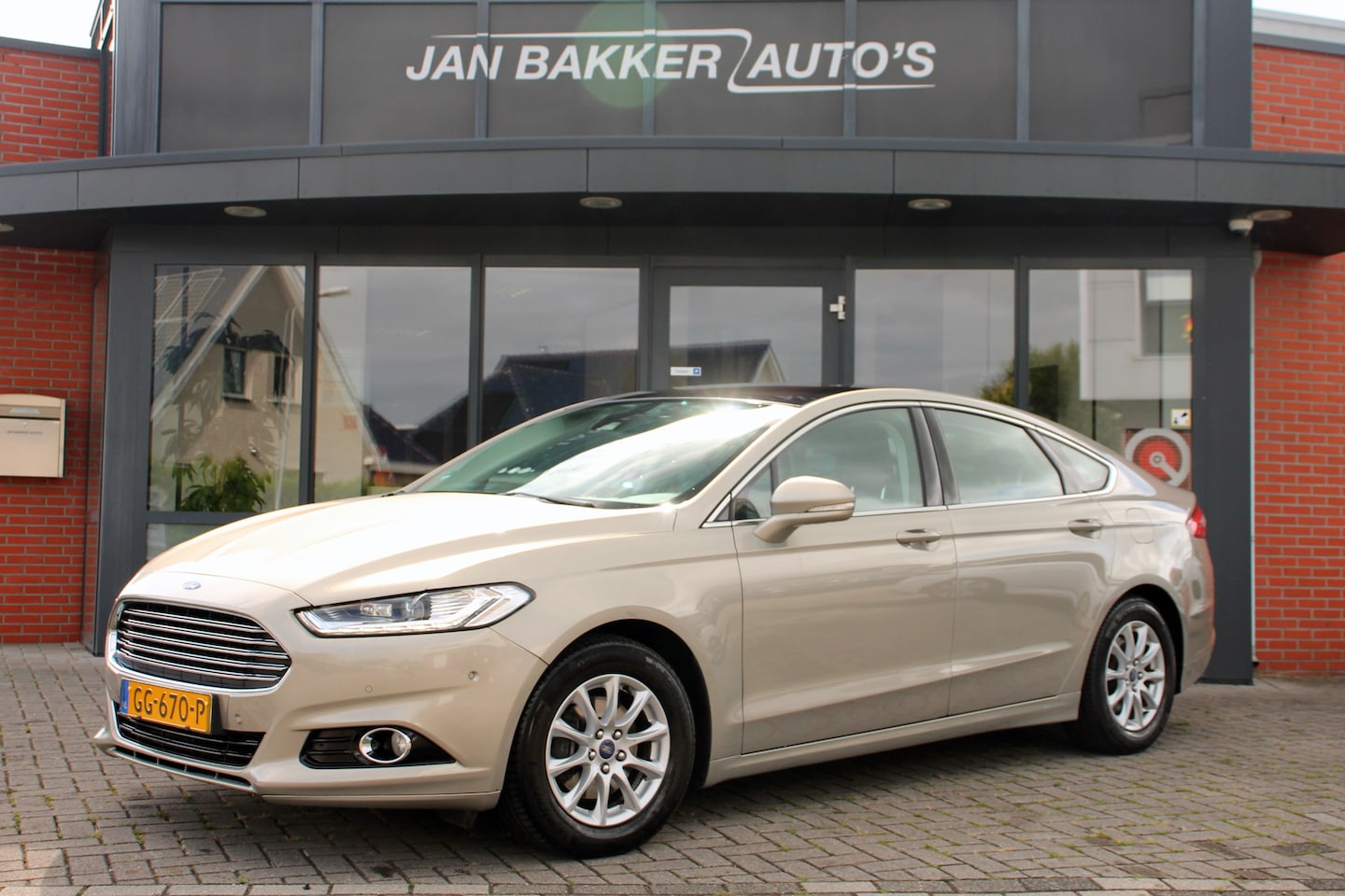 Ford Mondeo - 1.5 Titanium ✅ Trekhaak ✅ Navi ✅ Panoramadak - AutoWereld.nl