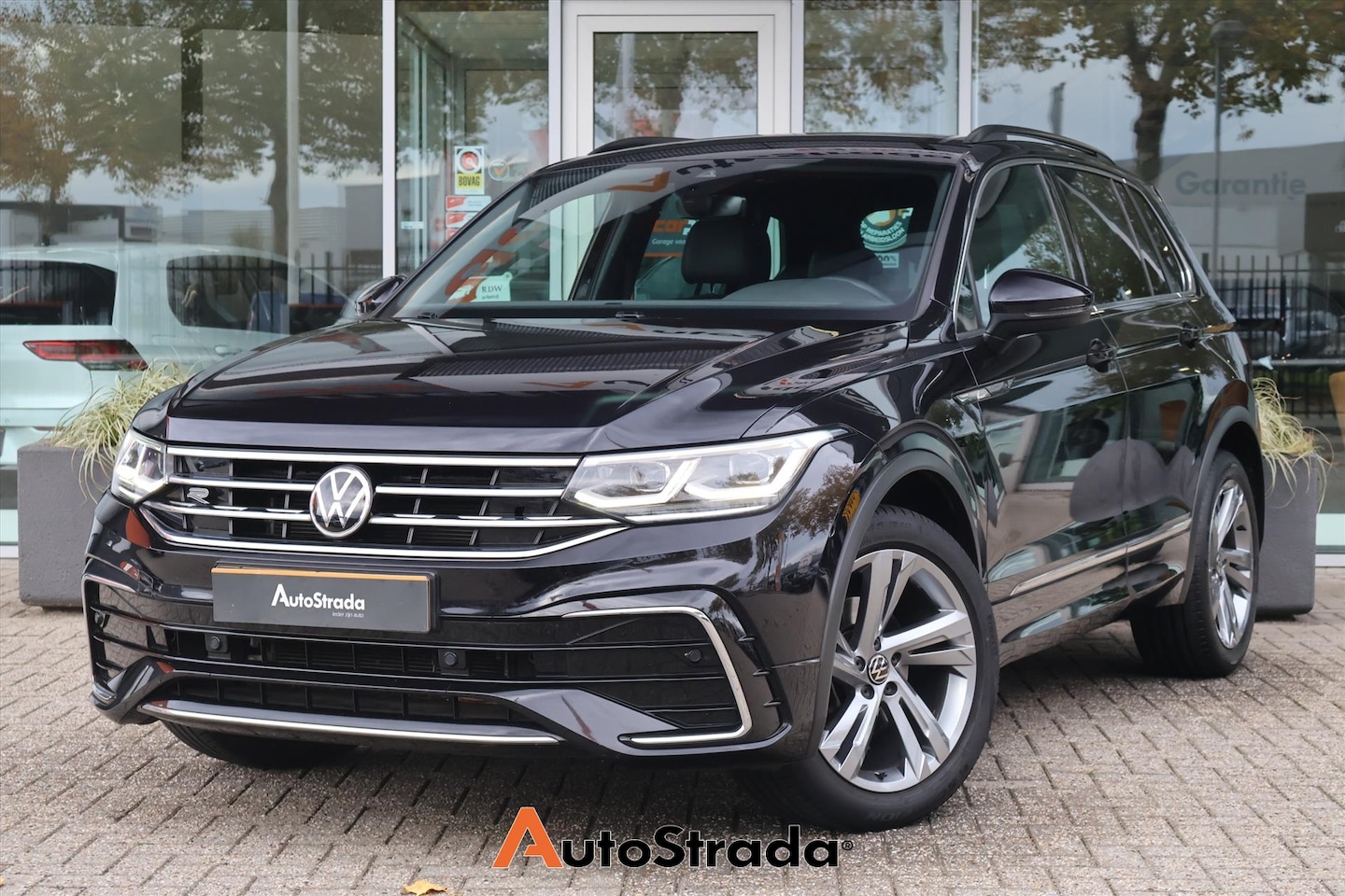 Volkswagen Tiguan - 1.5 R-Line TSI ACT 150pk | Carplay | Adaptive | Climate | DAB | IQ-LED | Sensoren | Virtua - AutoWereld.nl