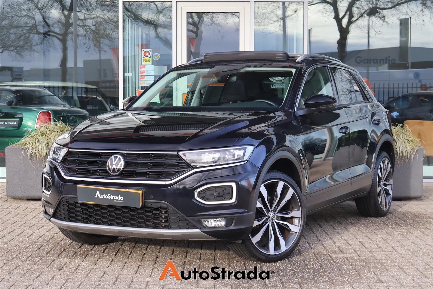 Volkswagen T-Roc - 1.5 Style TSI 150pk | Pano | Adaptive | Parkeersensoren | Carplay | DAB | Navigatie | LED - AutoWereld.nl