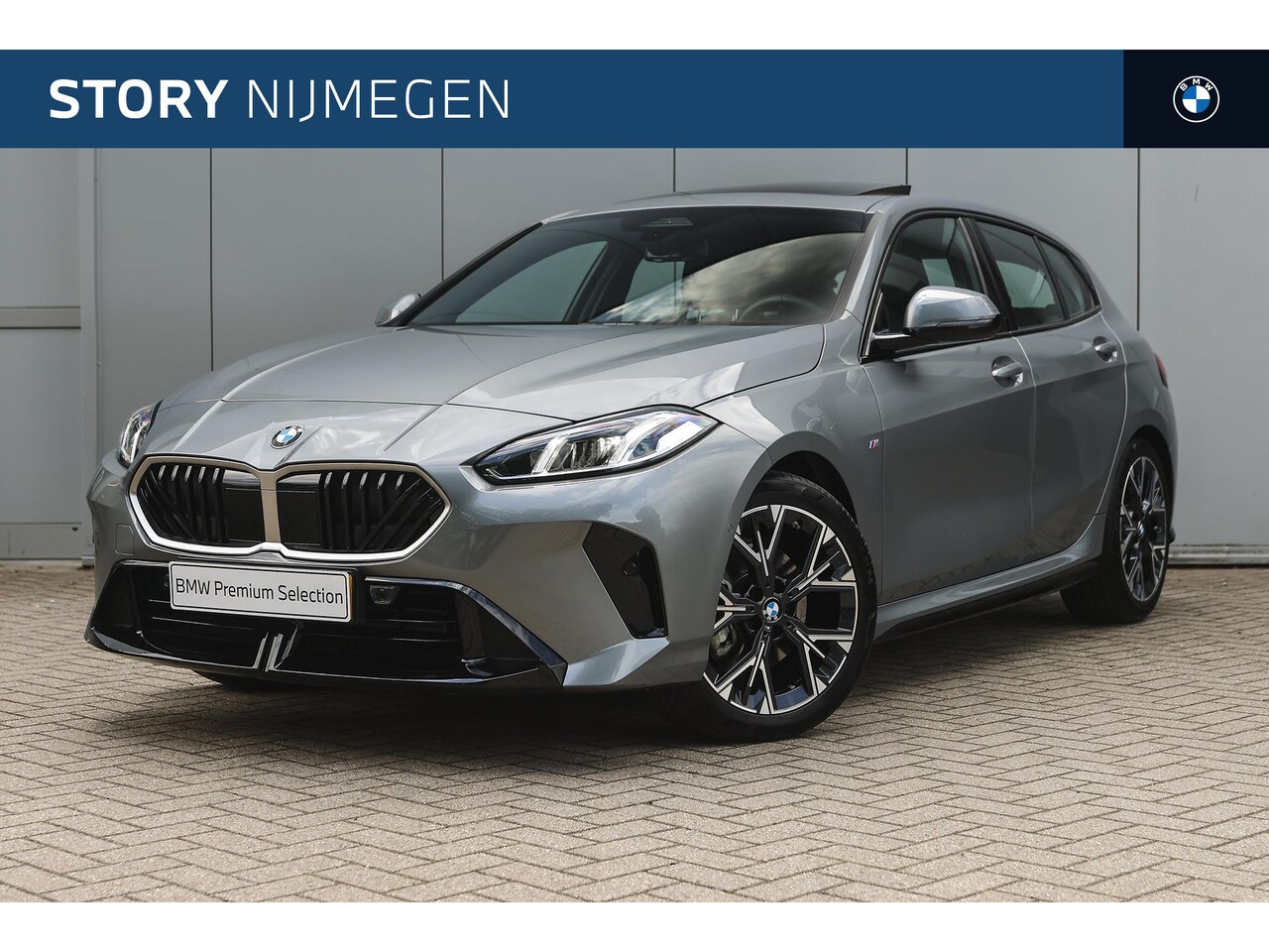 BMW 1-serie - 120 M Sport Automaat / Panoramadak / Sportstoelen / Achteruitrijcamera / M Adaptief onders - AutoWereld.nl