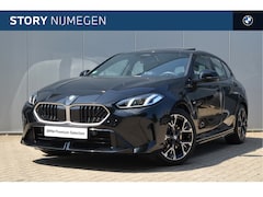 BMW 1-serie - 120 M Sport Automaat / Panoramadak / Achteruitrijcamera / Sportstoelen / M Adaptief onders
