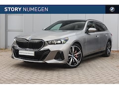 BMW 5-serie Touring - 550e xDrive M Sport Automaat / Panoramadak / Trekhaak / Adaptief onderstel professional /