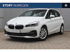 BMW 2-serie Active Tourer - 218i Executive Automaat / Panoramadak / Trekhaak / Sportstoelen / Achteruitrijcamera / LED