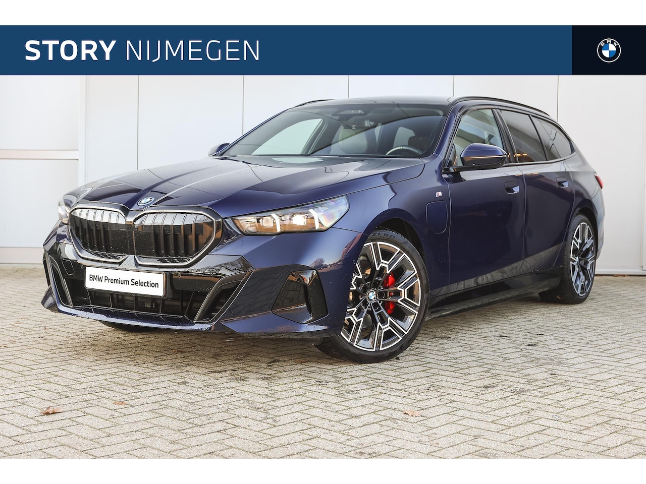 BMW 5-serie Touring - 530e M Sport Automaat / Panoramadak / Trekhaak / Stoelventilatie / Stuurverwarming / Adapt - AutoWereld.nl