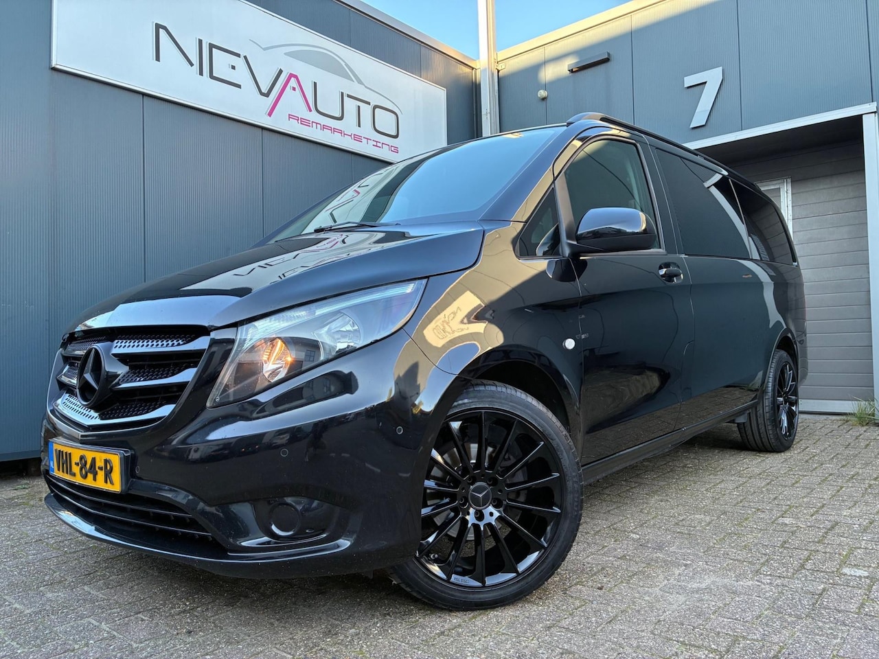 Mercedes-Benz Vito - 116 CDI AUTOMAAT LANG LUXE DUBBELE CABINE CARPLAY 19" - AutoWereld.nl