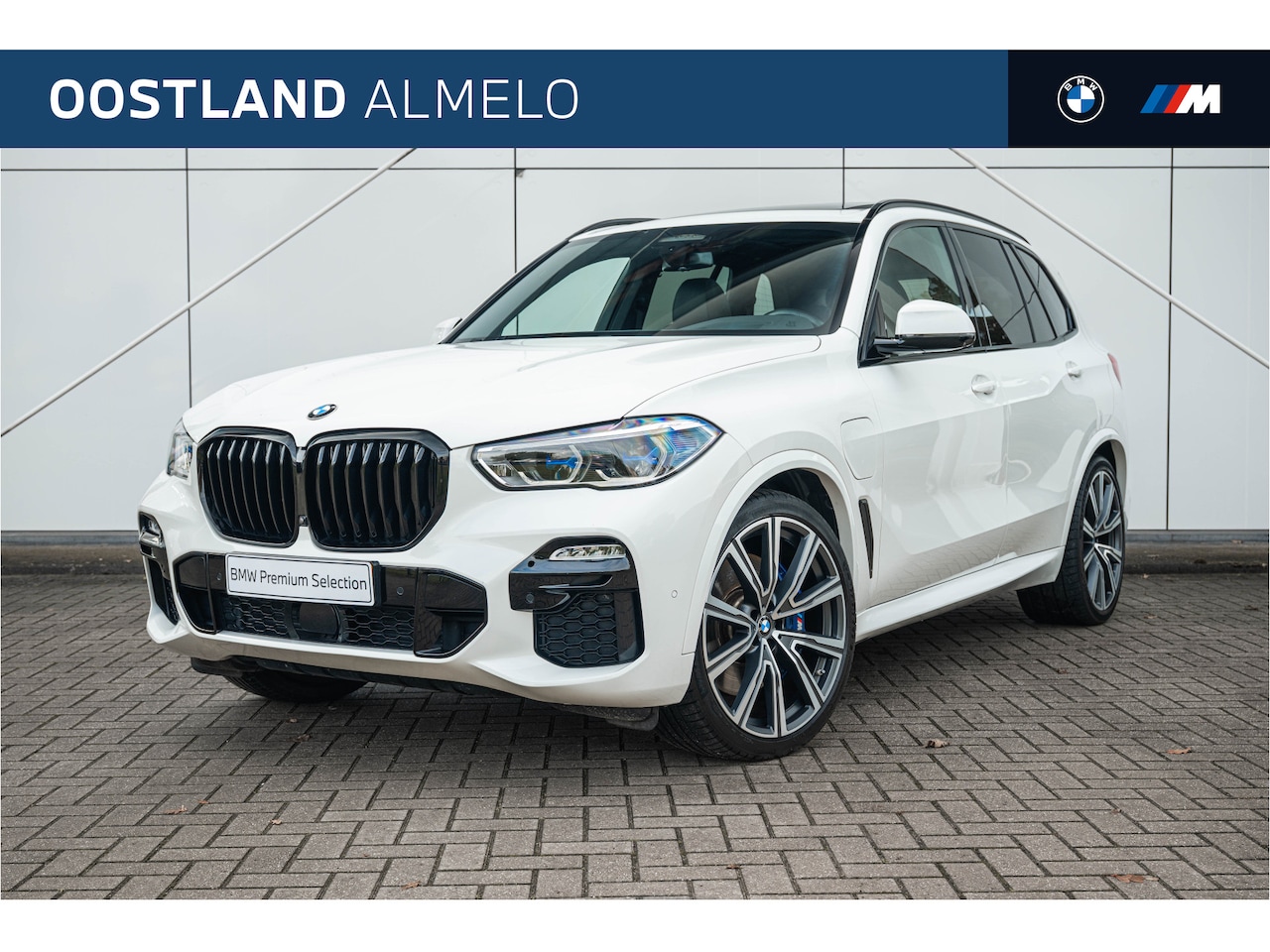 BMW X5 - xDrive45e M Sport Automaat / Panoramadak / Sportstoelen / Adaptief onderstel / Soft-Close - AutoWereld.nl