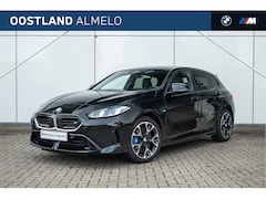 BMW 1-serie - M135 xDrive High Executive Automaat / Panoramadak / Sportstoelen / M Adaptief onderstel /