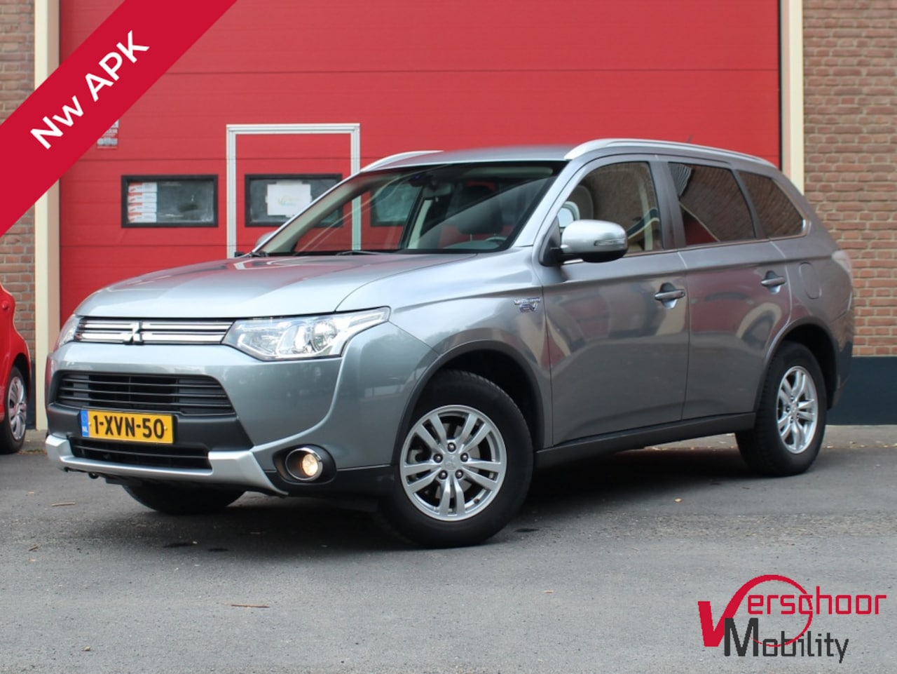 Mitsubishi Outlander - 2.0 PHEV BE X-Line | 4WD | Camera | Trekhaak | Cruise | Clima - AutoWereld.nl
