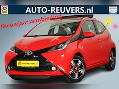 Toyota Aygo - 1.0 VVT-i x-wave / Opendak / Navigatie / Half leder / ECC