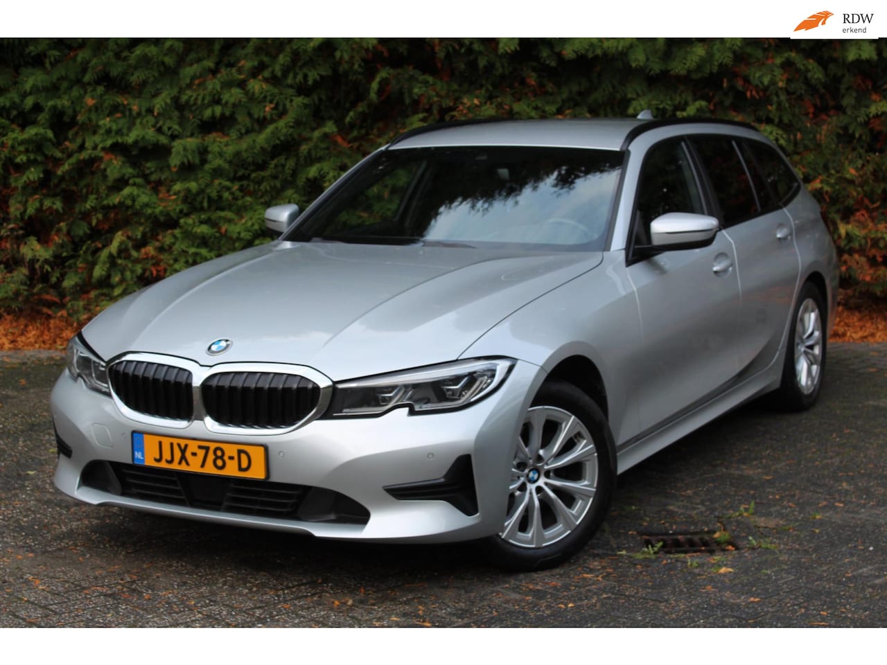 BMW 3-serie Touring - 320d High Executive 190PK | Navigatie | Adaptive Cruise Control | Elektrische Trekhaak | C - AutoWereld.nl