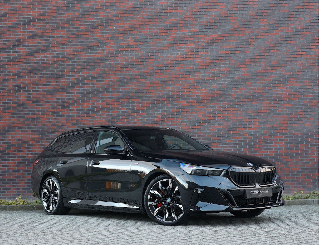 BMW 5-serie Touring - 550e xDrive | M Sport Pro - Trekhaak - Bow&Wil - AutoWereld.nl