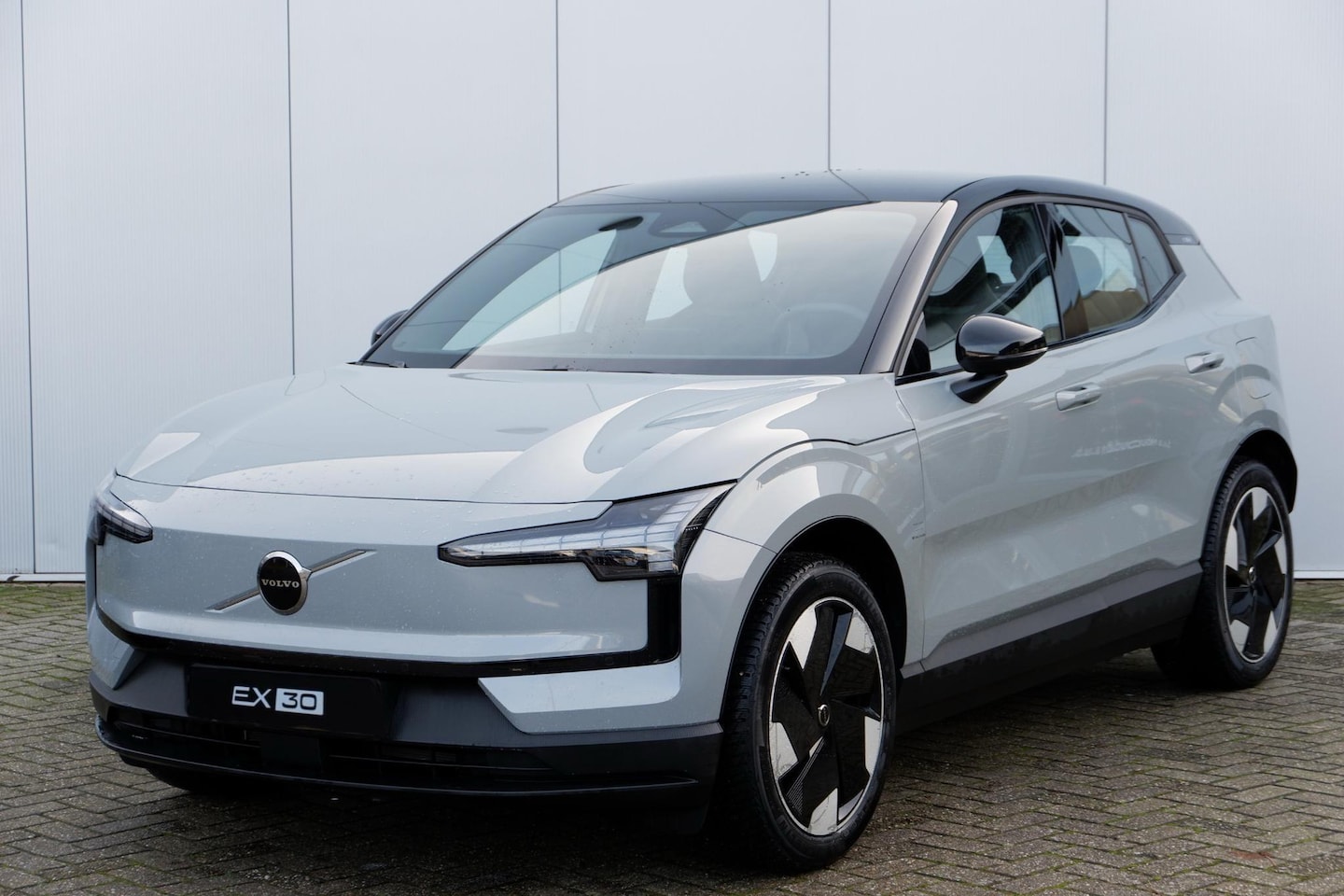 Volvo EX30 - Single Motor Extended Range Plus 69 kWh | Getint Glas Achter | 19" Lichtmetalen Velgen | V - AutoWereld.nl