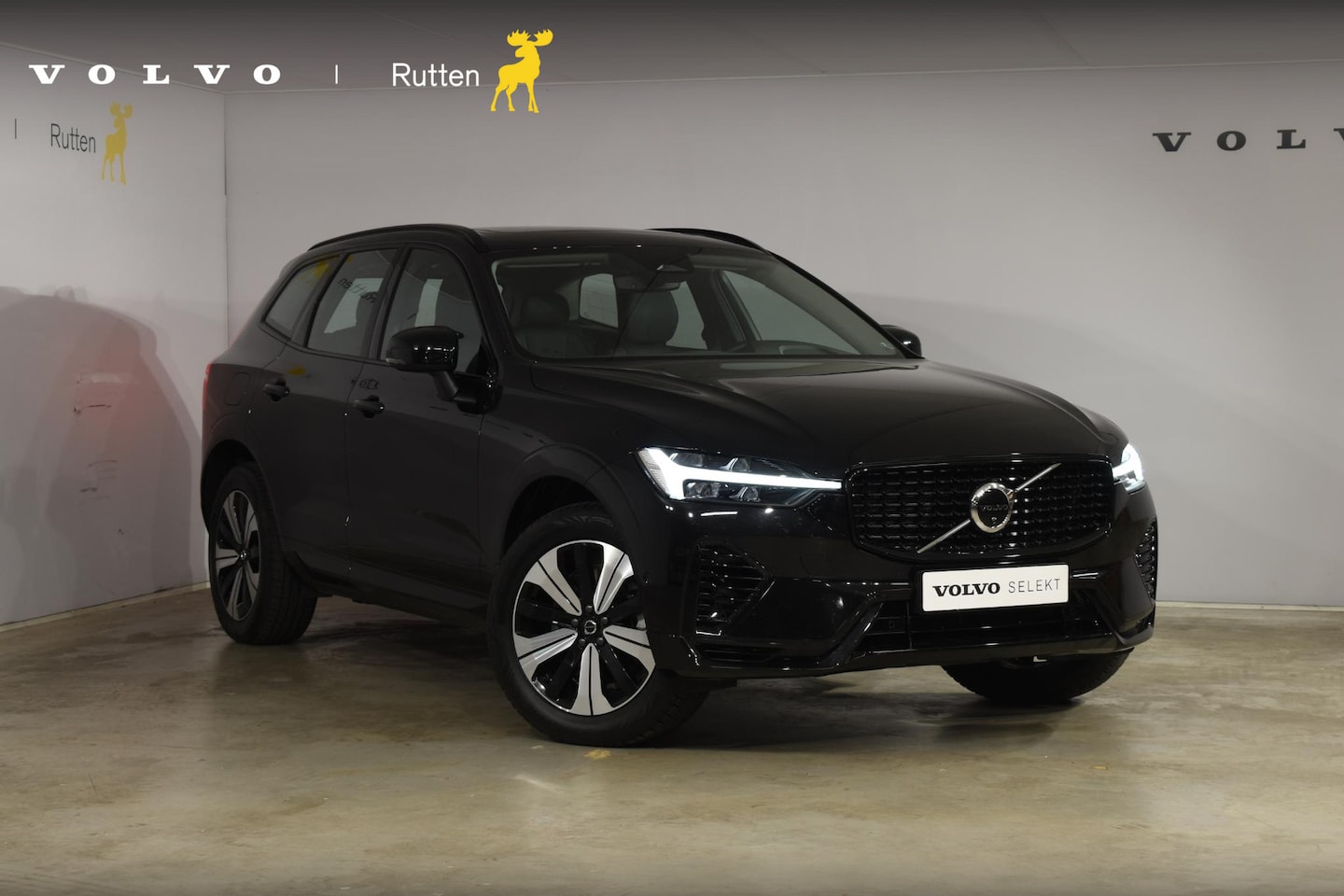 Volvo XC60 - T6 350PK Automaat Plug-in Hybrid AWD Plus Dark - AutoWereld.nl