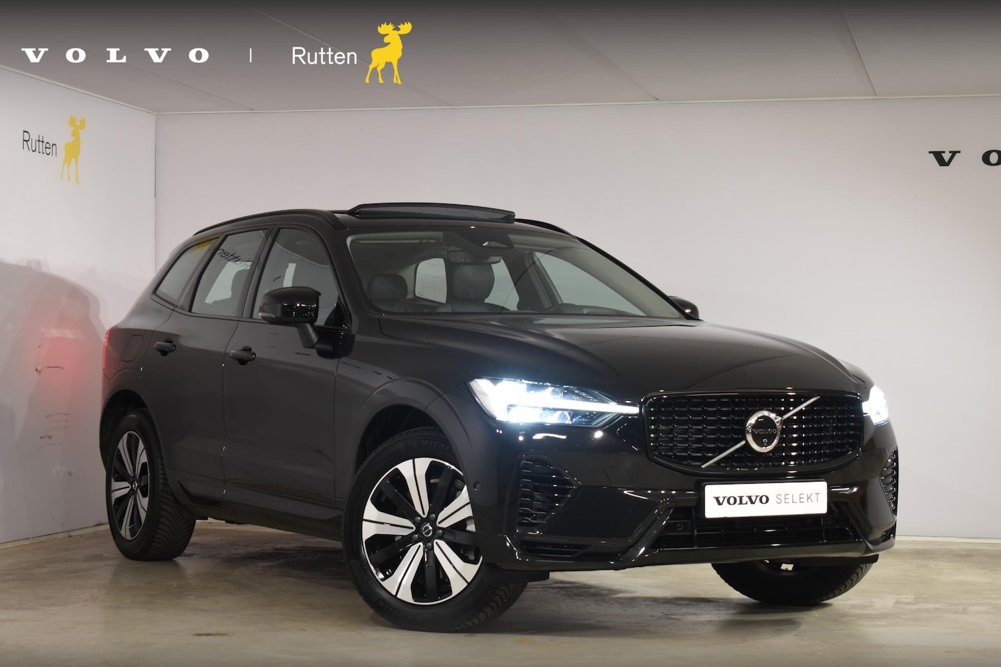 Volvo XC60 - T6 350PK Automaat Plug-in Hybrid AWD Plus Dark / Navigatie / 360 Camera / Adaptieve Cruise - AutoWereld.nl
