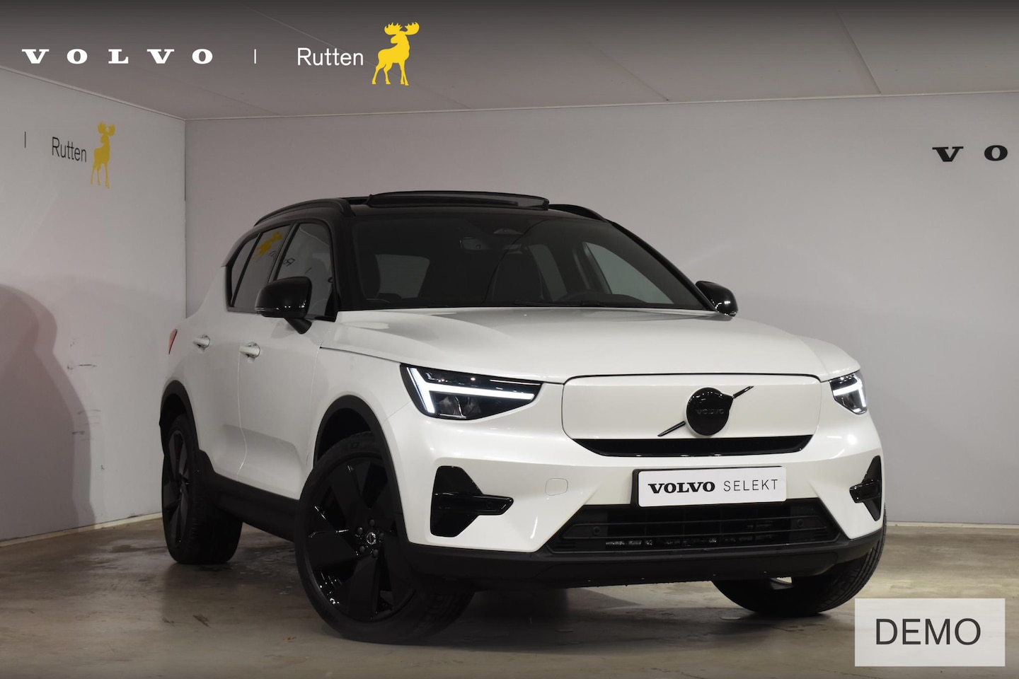 Volvo EX40 - 252PK Single Motor Ext. Range Plus Black Edition / Extra getint glas / 20'' velgen / Panor - AutoWereld.nl