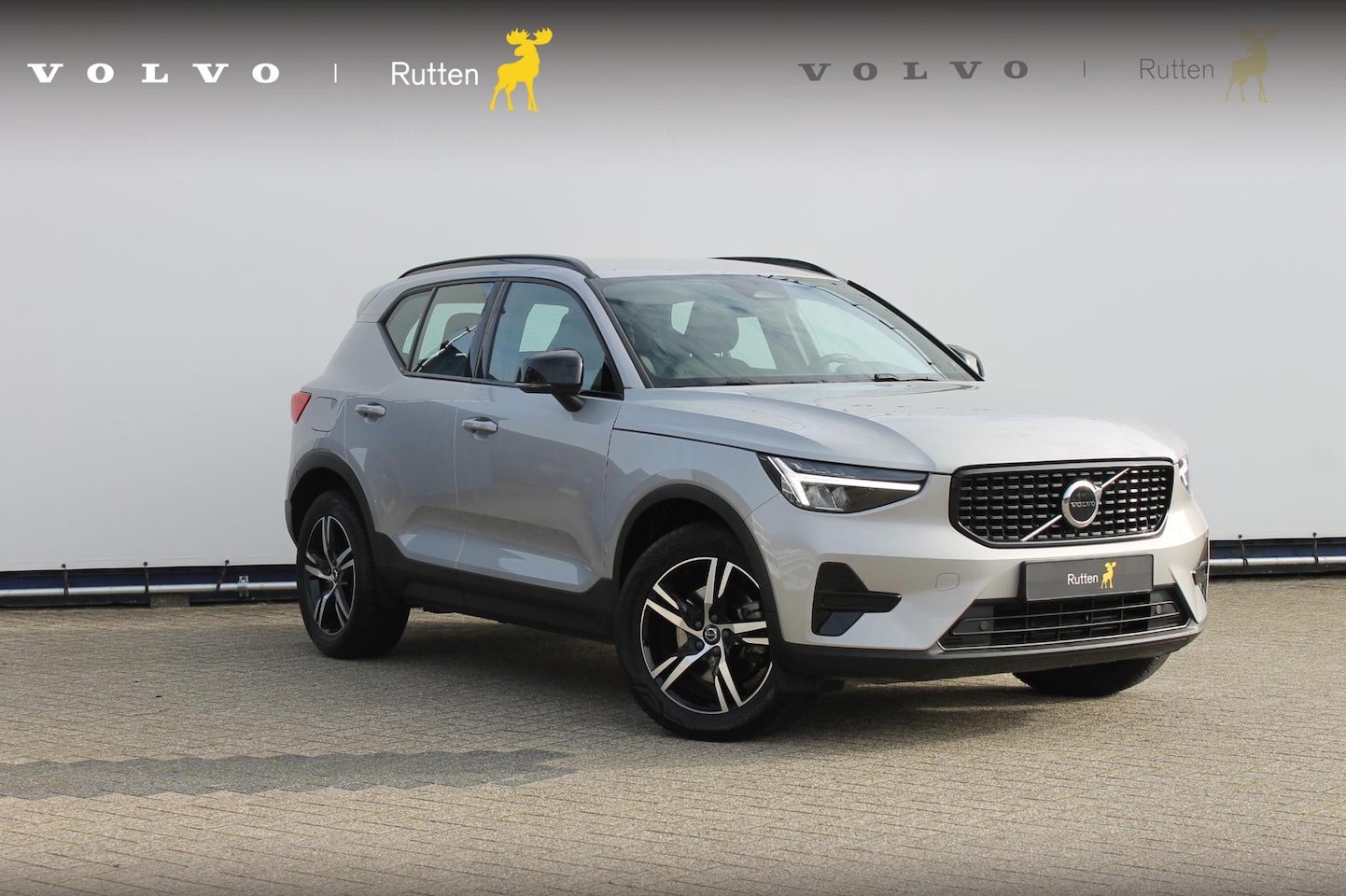 Volvo XC40 - 2.0 B4 Plus Dark Google Infotainment / Semi elektrisch wegklapbare trekhaak / Verwarmbare - AutoWereld.nl