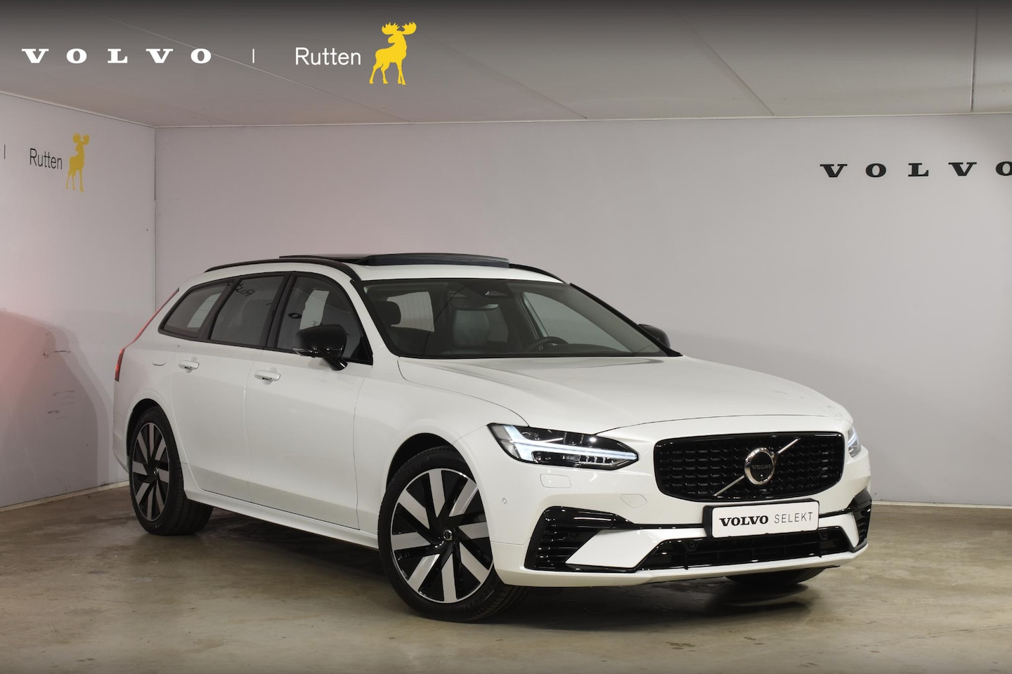 Volvo V90 - T8 455PK Automaat Plug-in Hybrid AWD Ultra Dark / Navigatie / 360 Camera / Harman Kardon / - AutoWereld.nl